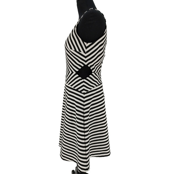 Michael Kors Woman Black White Stripe Fit&Flare Dress Size 6 Bodice Line Cut Out - Picture 5 of 13